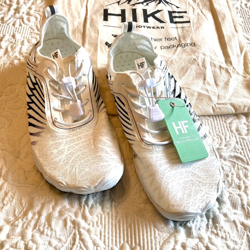 NWT Women’s HIKE Footwear - Picture 14 of 15